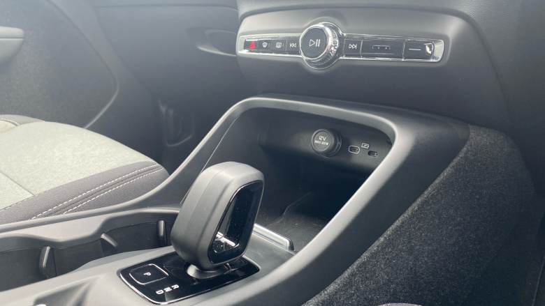 Volvo XC40 2.0 B3P Core 5dr Auto Petrol Estate